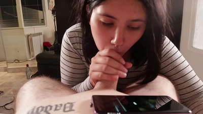 Saya menggoda saudara tiri saya saat dia menonton Disney [Cum]